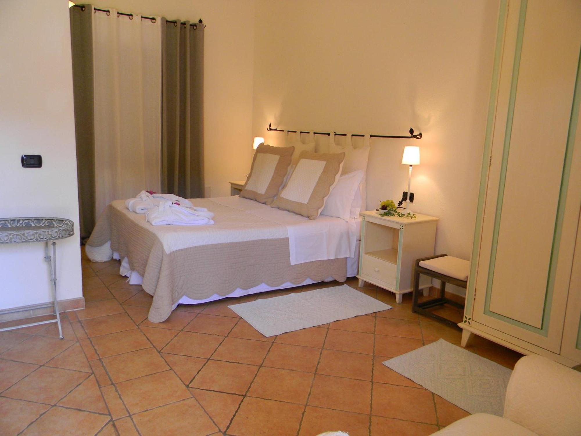 Relais Fenicottero Rosa Pensionat Porto Taverna Rum bild