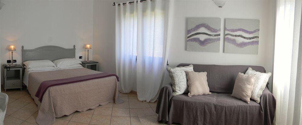 Relais Fenicottero Rosa Pensionat Porto Taverna Exteriör bild