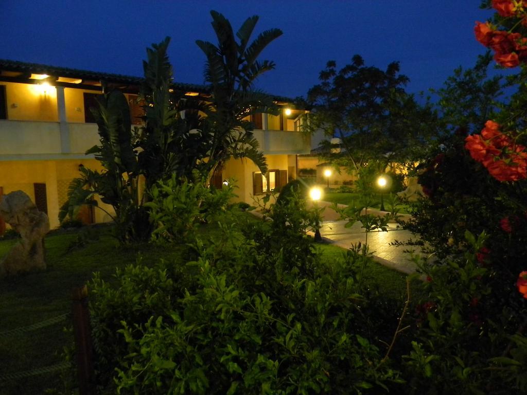 Relais Fenicottero Rosa Pensionat Porto Taverna Exteriör bild