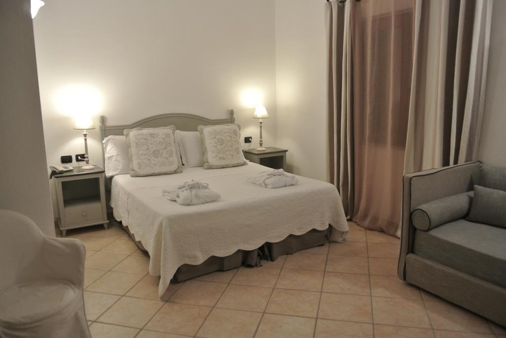 Relais Fenicottero Rosa Pensionat Porto Taverna Exteriör bild